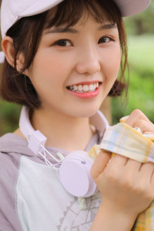 太子鹦鹉晒月